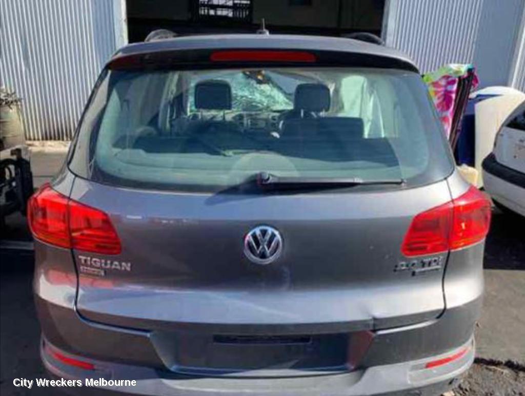 VOLKSWAGEN TIGUAN FLOOR MATS, 5N 08/2011 - 08/2016