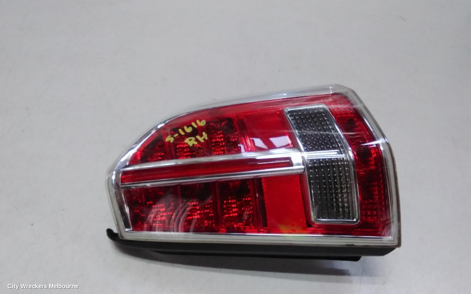 CHRYSLER 300C RIGHT TAILLIGHT, LX2, 07/2012 - 12/2014