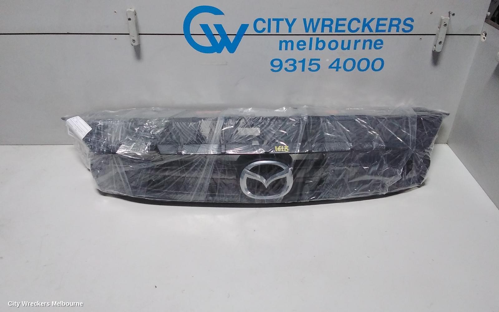 MAZDA 2 GRILLE, RADIATOR GRILLE, DJ, GENKI, UPPER-COLOUR CODED, 09/2014 - 10/2019