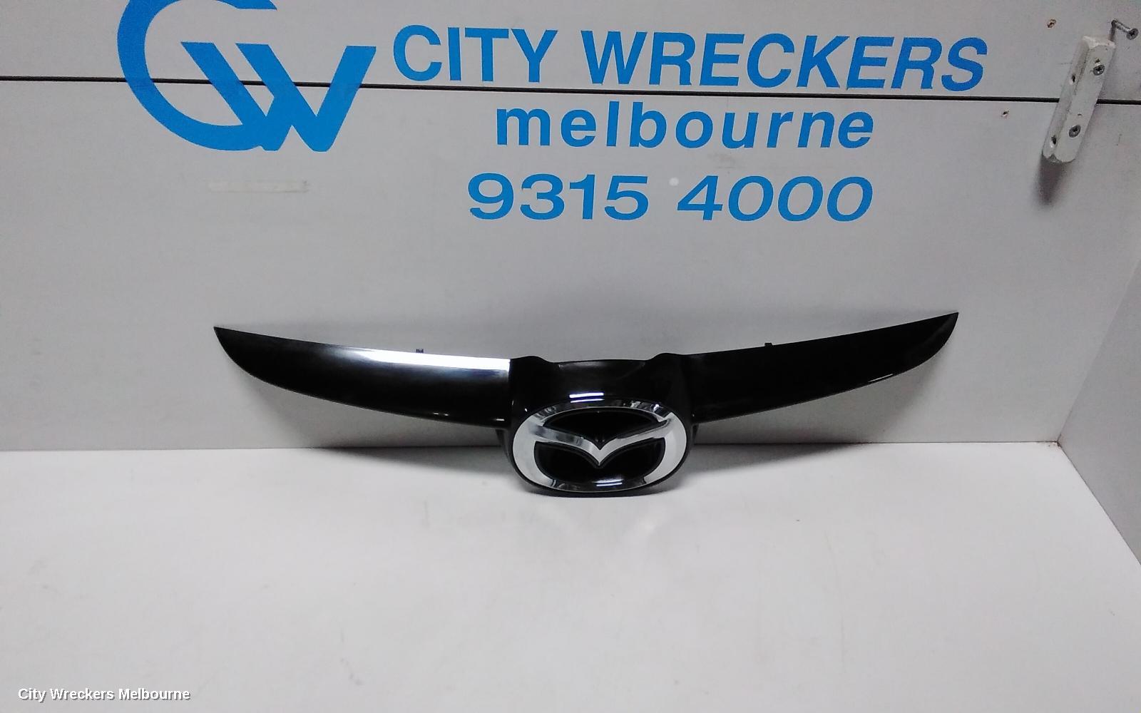 MAZDA 2 GRILLE, RADIATOR GRILLE, DE SERIES, HATCH, 05/2010 - 09/2014