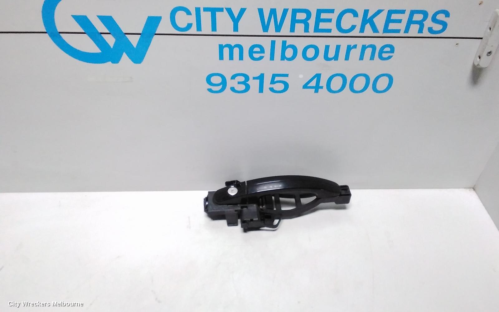 FORD FOCUS DOOR HANDLE, OUTER, LH FRONT/RH FRONT, LW, COLOUR CODED, NON KEYLESS ENTRY TYPE, 05/2011 - 08/2015