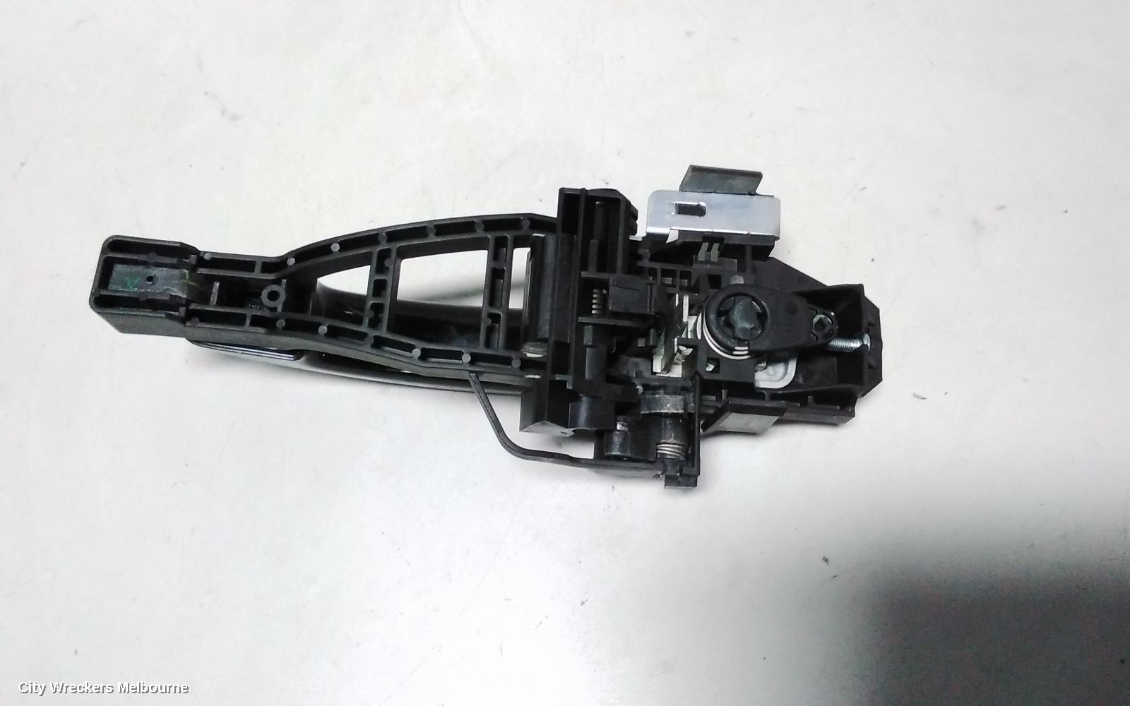 FORD FOCUS DOOR HANDLE, OUTER, LH FRONT/RH FRONT, LW, COLOUR CODED, NON KEYLESS ENTRY TYPE, 05/2011 - 08/2015
