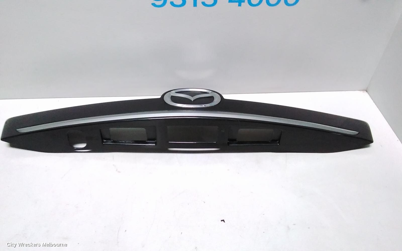 MAZDA CX9 REAR GARNISH, TAILGATE GARNISH (CENTRE), TB, 06/2009 - 10/2012