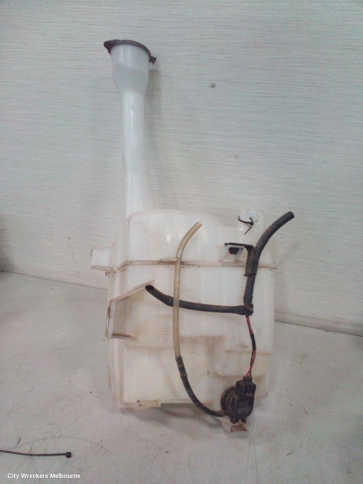 TOYOTA AURION WASHER BOTTLE, GSV40R, NON H/LAMP WASHER TYPE, 10/2006 - 03/2012