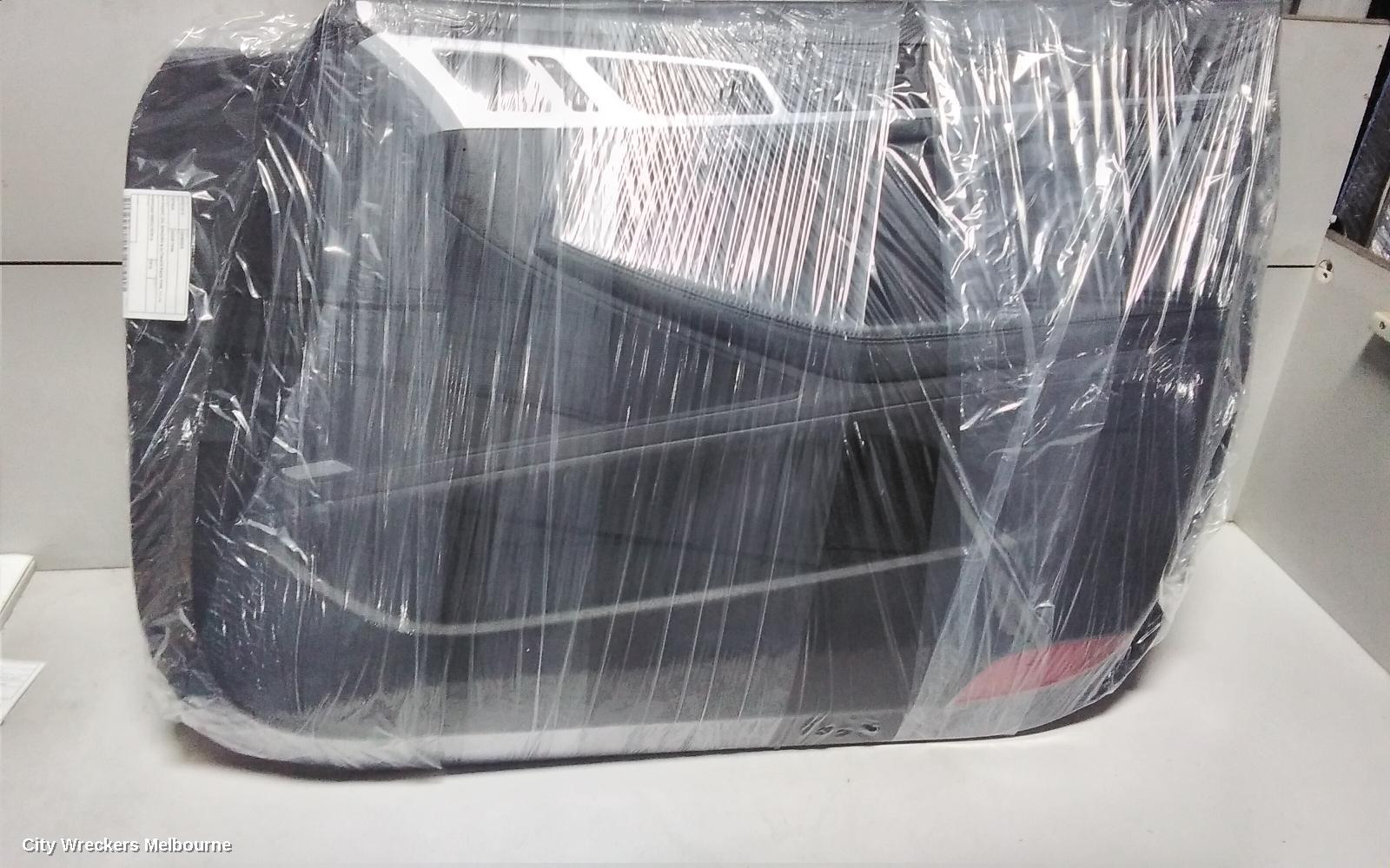 HYUNDAI GENESIS DOOR TRIM, RH FRONT, DH, SENSORY & ULTIMATE PACK TYPE, 11/2014 - 01/2018