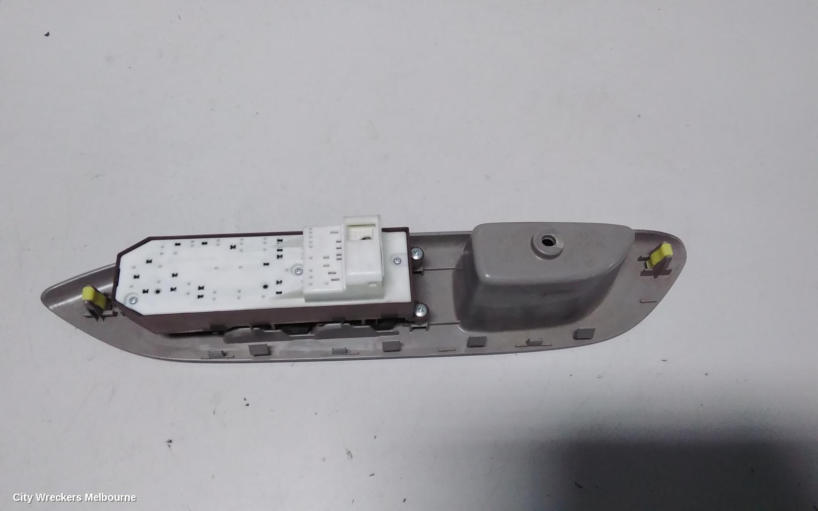 TOYOTA YARIS PWR DR WIND SWITCH, RH FRONT (MASTER SWITCH), 4 SWITCH TYPE, 5DR HATCH/SEDAN, NCP9#, 10/2005 ONWARDS