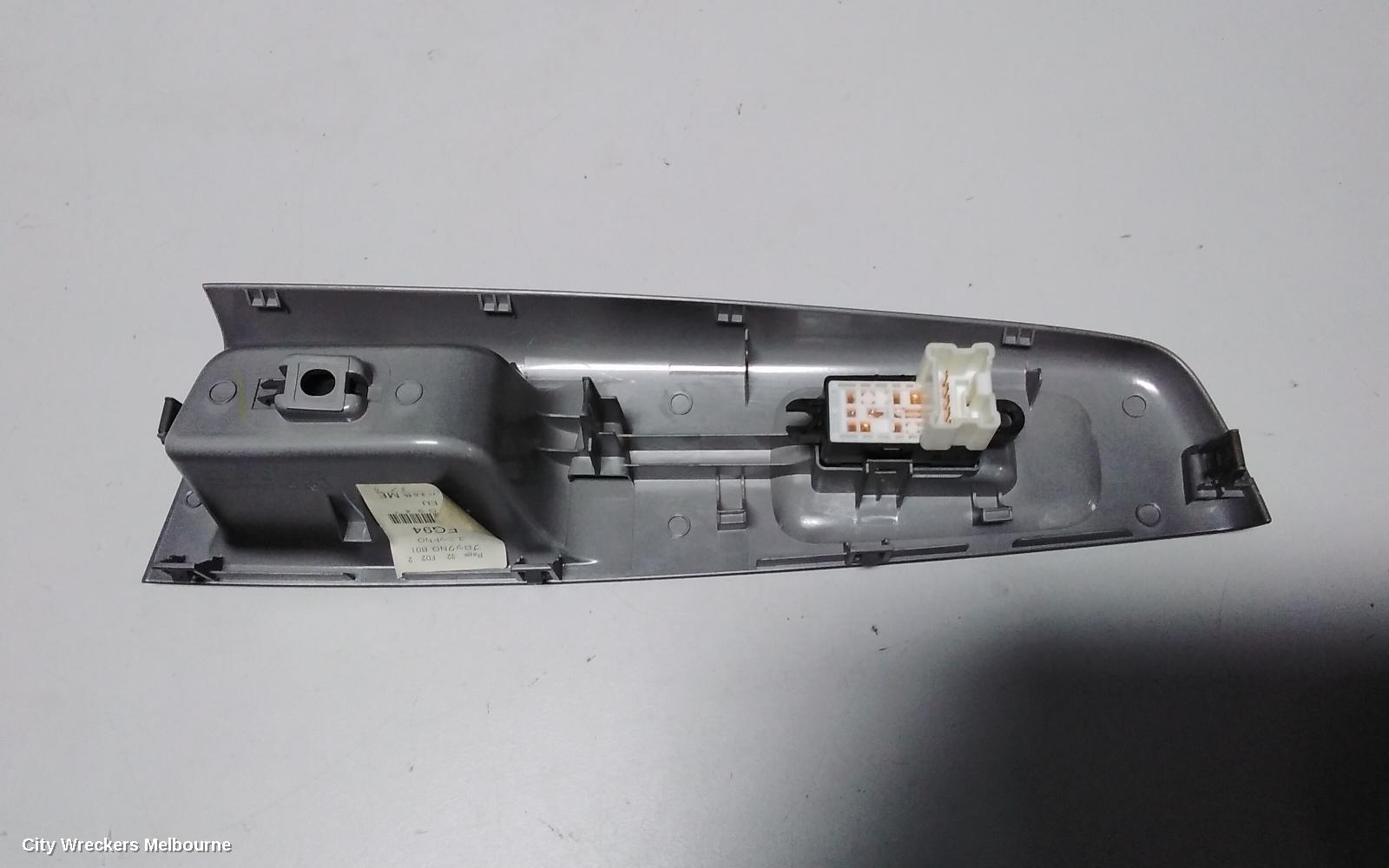 SUBARU IMPREZA PWR DR WIND SWITCH, LH FRONT/LH REAR/RH REAR, WHITE PLUG TYPE, 05/2006 - 04/2007