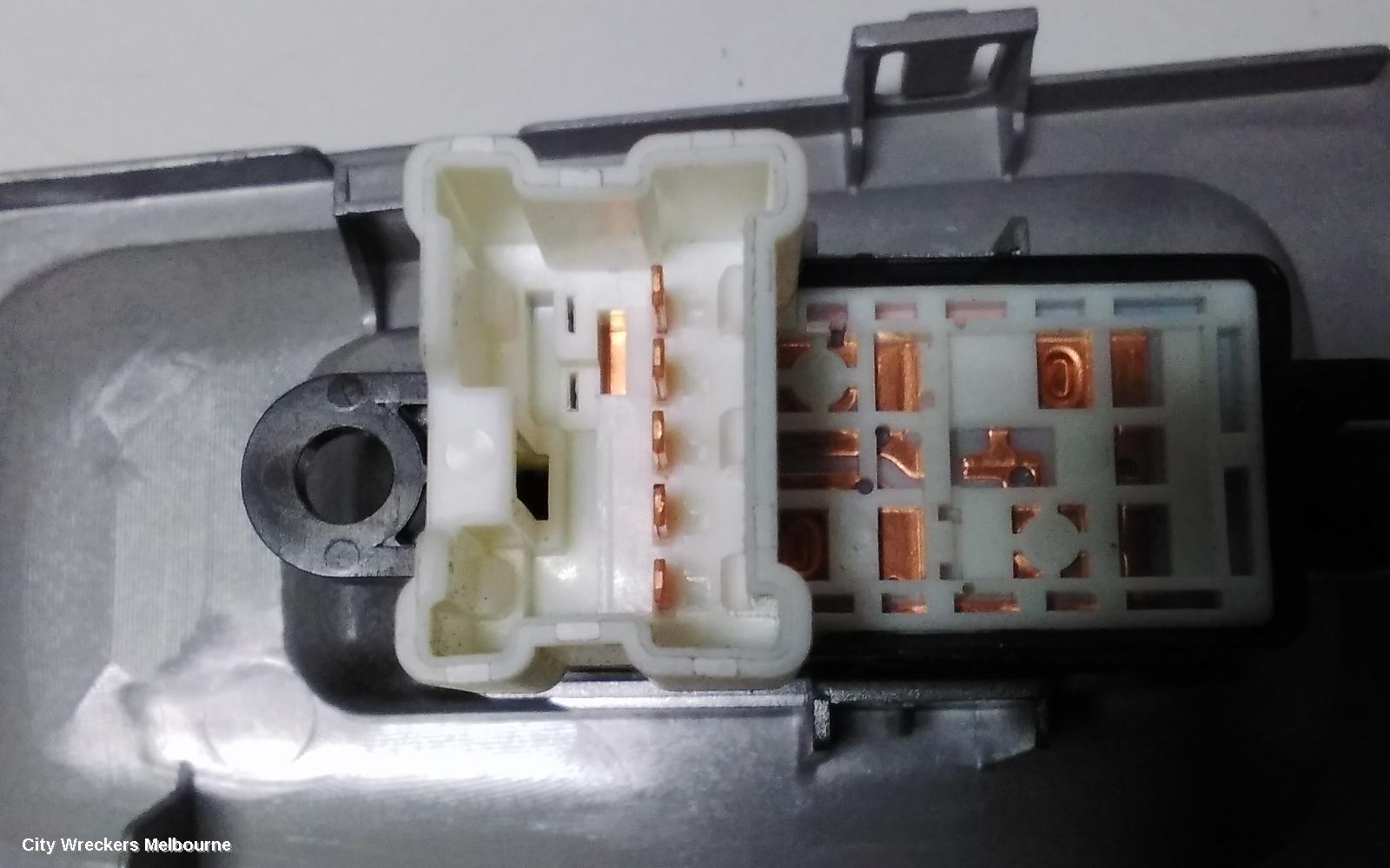 SUBARU IMPREZA PWR DR WIND SWITCH, LH FRONT/LH REAR/RH REAR, WHITE PLUG TYPE, 05/2006 - 04/2007