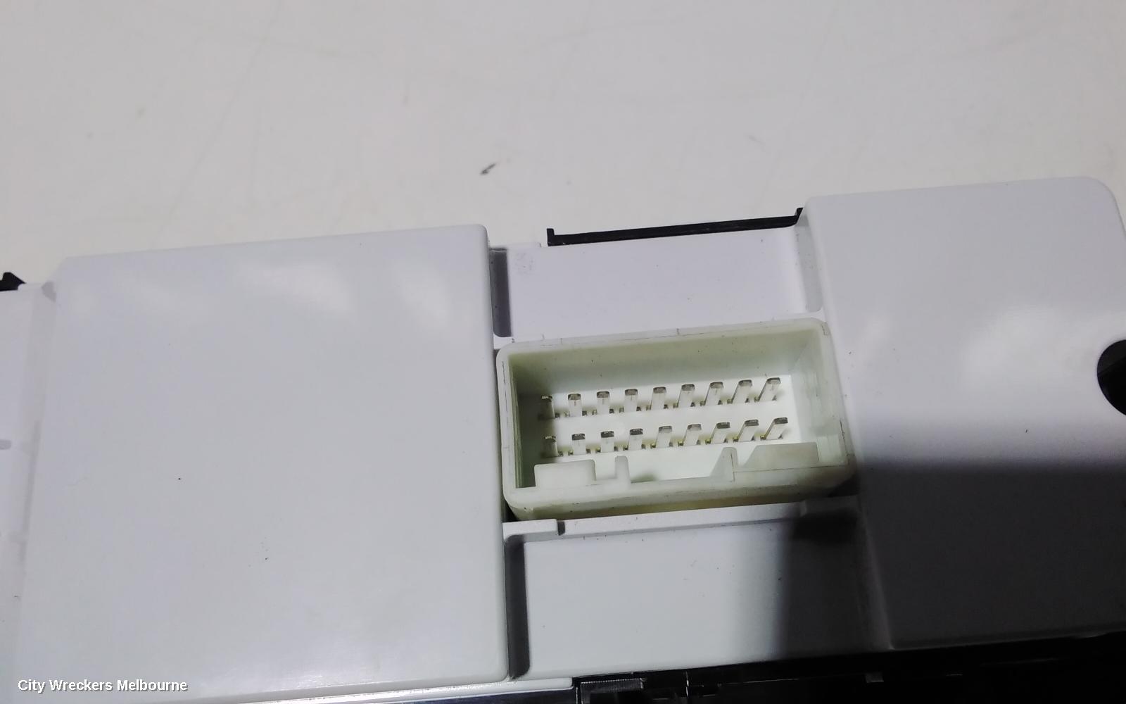KIA CARNIVAL/GRAND CARNIVAL PWR DR WIND SWITCH, RH FRONT (MASTER SWITCH), W/ AUTO FOLD MIRROR SWITCH & ALL AUTO WINDOW SWITCH, YP, 02/2015 - 10/2020