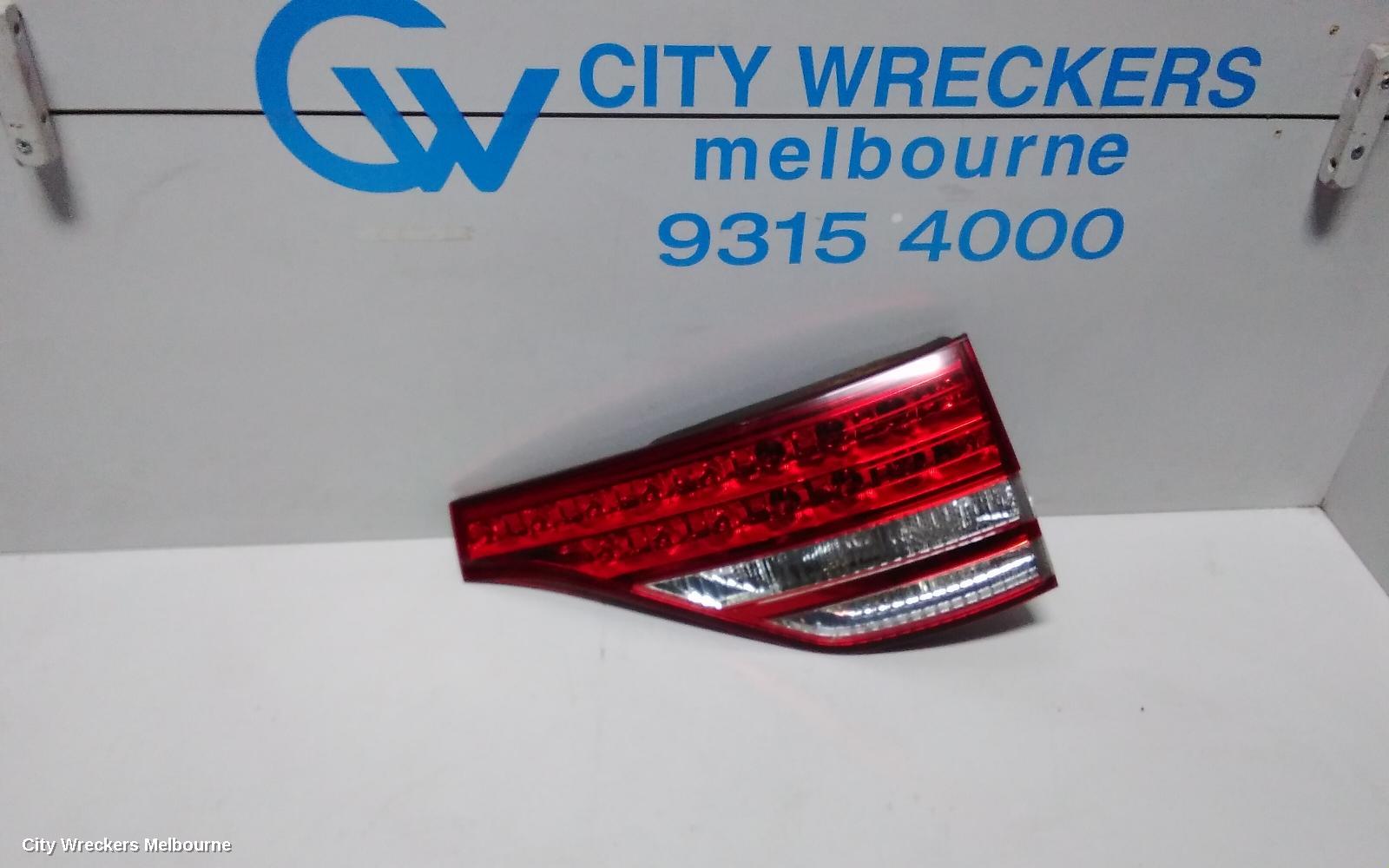 TOYOTA TARAGO REAR GARNISH, TAILGATE LAMP (RH SIDE), ACR50R, 03/2006 - 12/2008