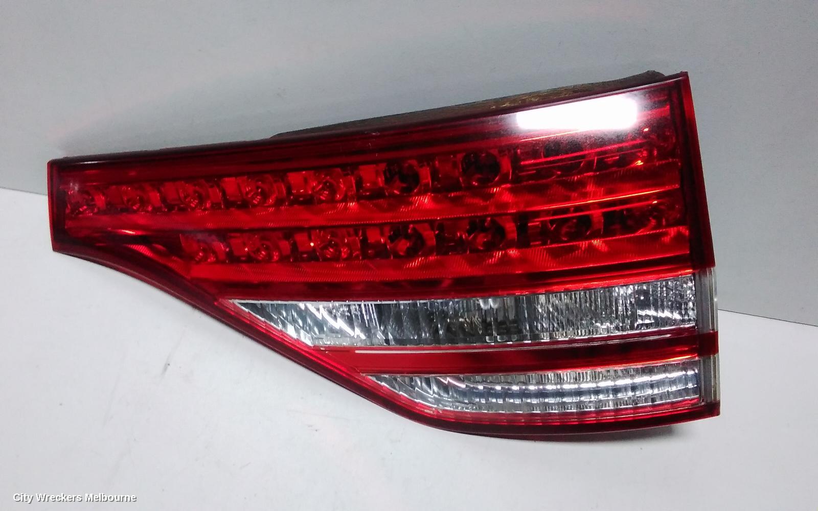 TOYOTA TARAGO REAR GARNISH, TAILGATE LAMP (RH SIDE), ACR50R, 03/2006 - 12/2008