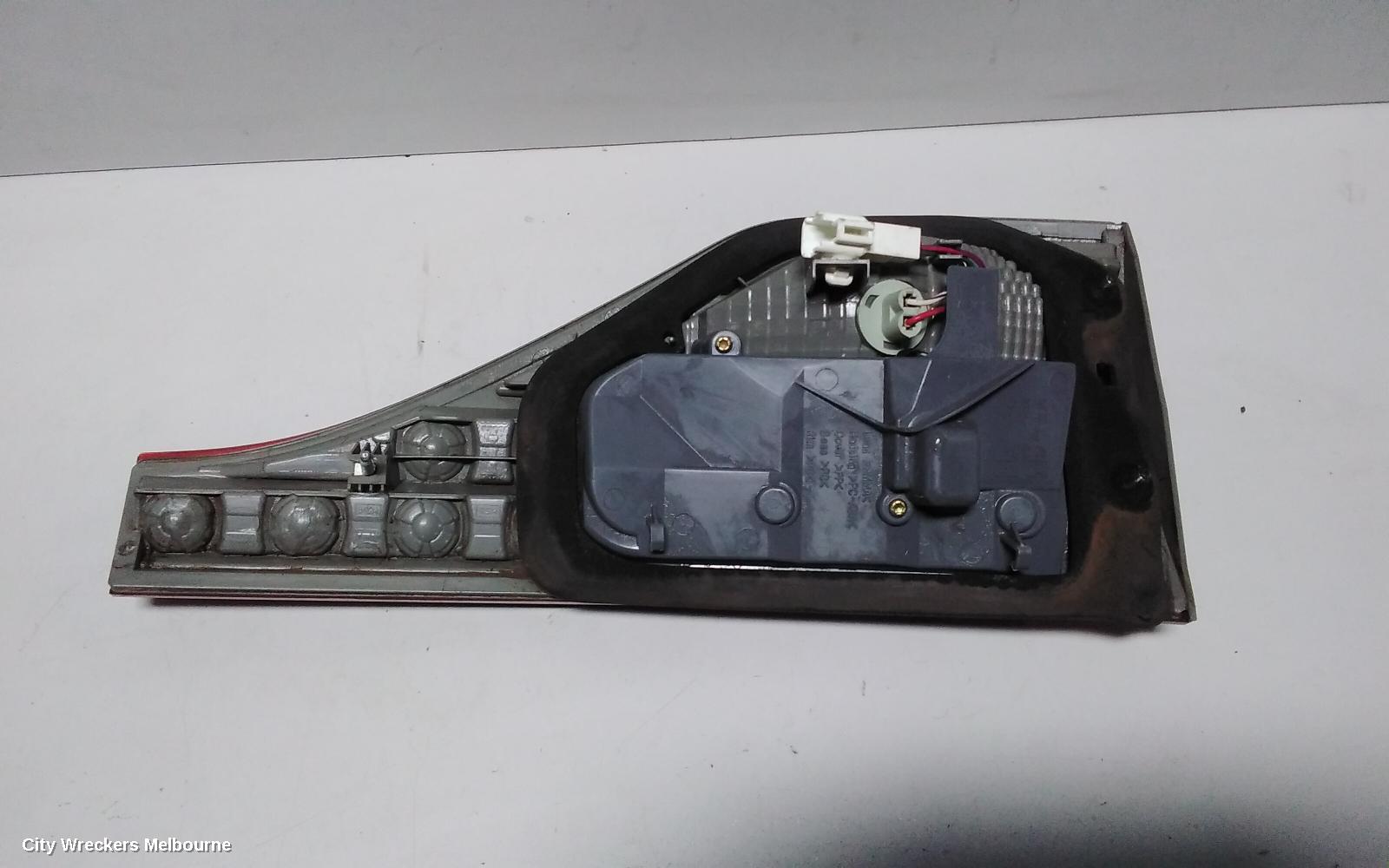 TOYOTA TARAGO REAR GARNISH, TAILGATE LAMP (RH SIDE), ACR50R, 03/2006 - 12/2008