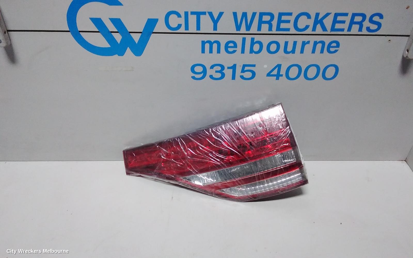 TOYOTA TARAGO REAR GARNISH, TAILGATE LAMP (RH SIDE), ACR50R, 03/2006 - 12/2008