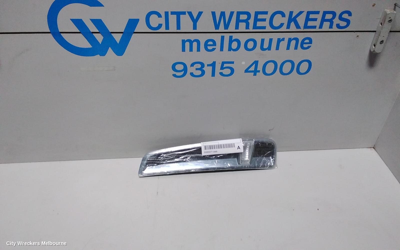 HOLDEN COMMODORE LEFT INDICATOR/FOG/SIDE, GUARD FLASHER (REPEATER), VF, 05/2013 - 12/2017