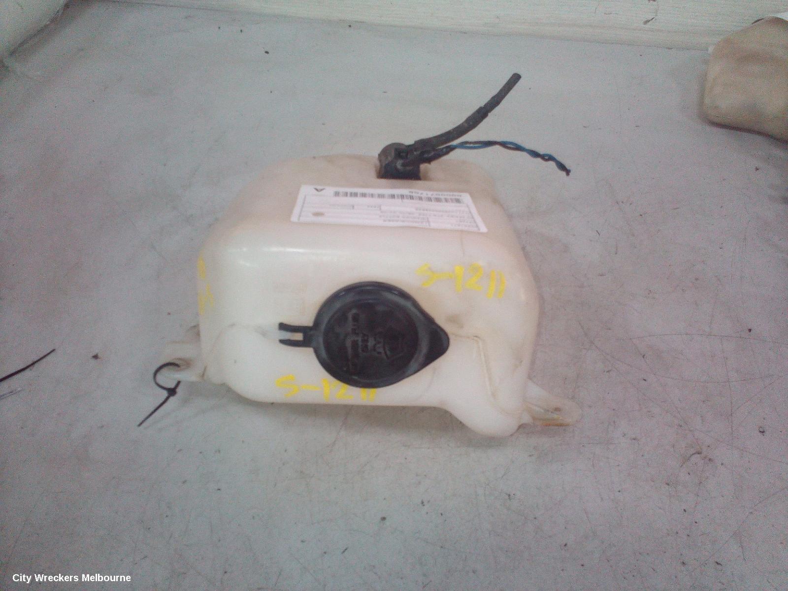 TOYOTA LANDCRUISER WASHER BOTTLE, 80 SERIES, STD TYPE, 08/1992 - 03/1998