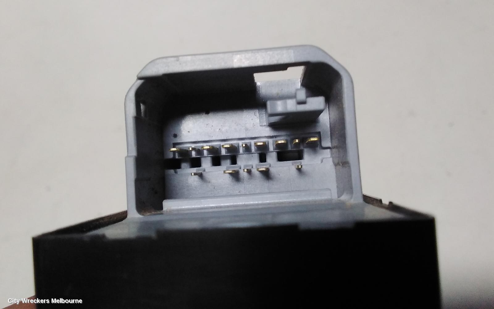 TOYOTA HIACE PWR DR WIND SWITCH, RH FRONT (MASTER SWITCH), TRH/KDH, 03/2014 - 04/2019