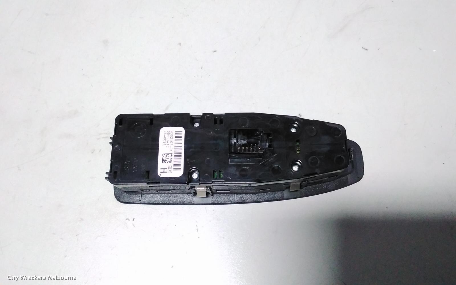 BMW 3 SERIES PWR DR WIND SWITCH, RH FRONT (MASTER SWITCH), NON FOLDING MIRROR, NON AUTO DIP, NON SUN BLIND BUTTON TYPE, F30, SEDAN, 11/2011 - 02/2019