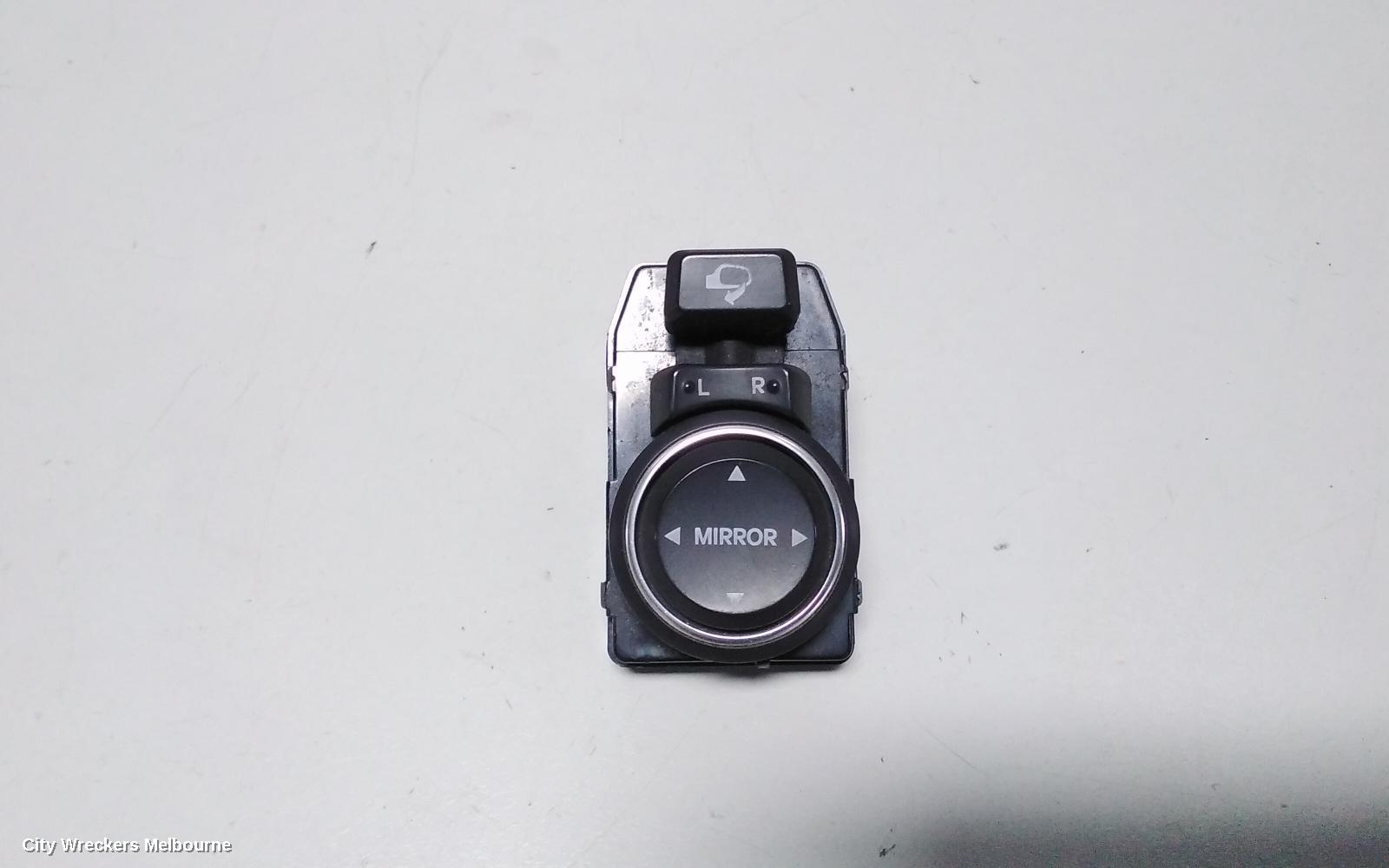 HYUNDAI ILOAD/IMAX, TQ, 11/2007 - 03/2021, GENUINE 2012 HYUNDAI ILOAD VAN 2.5L DIESEL MIRROR SWITCH 202006586 POWER FOLDING TYPE: 71930