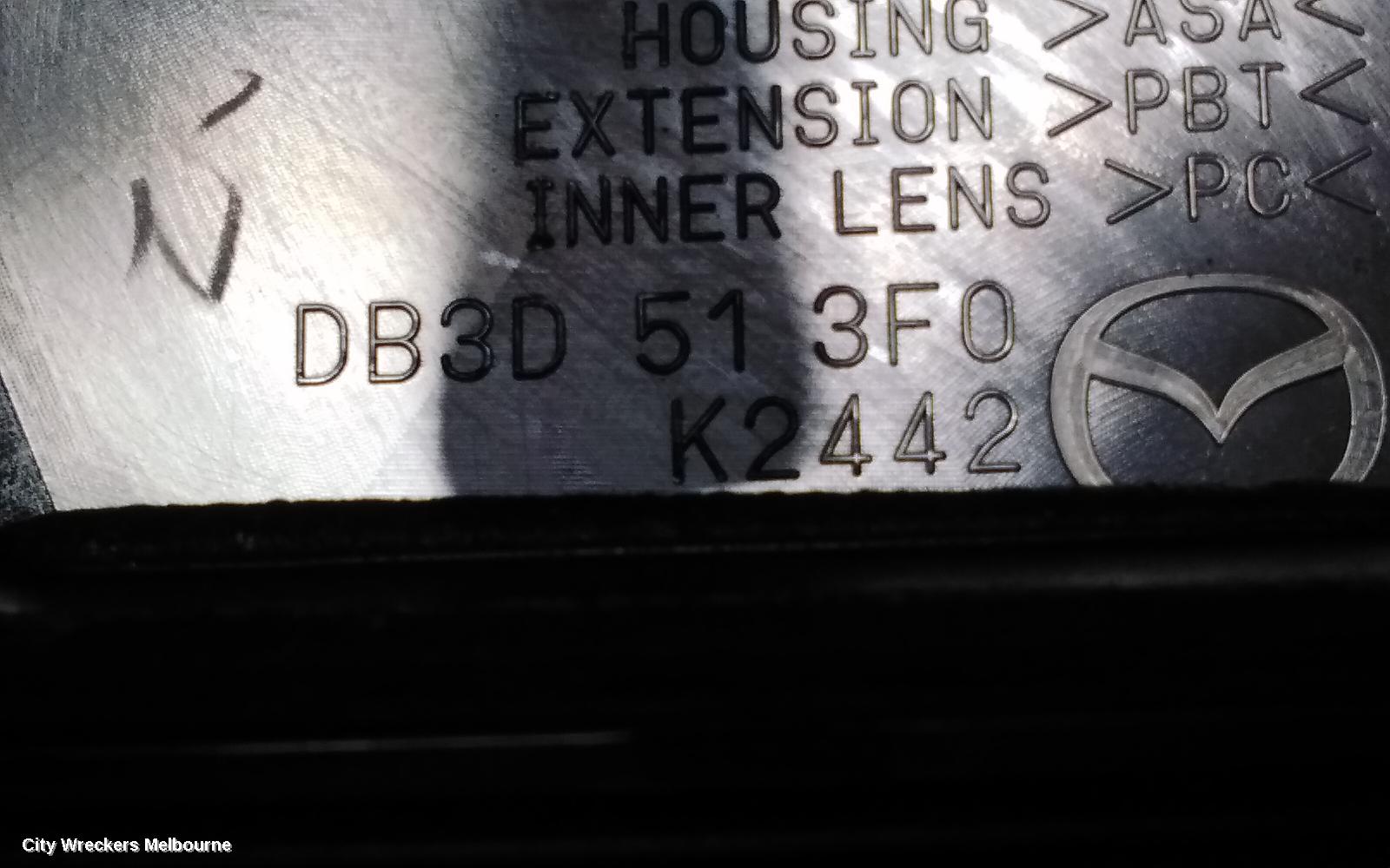 MAZDA CX3 REAR GARNISH, TAILGATE LAMP (RH SIDE), NON LED TYPE, DK, 03/2015 ONWARDS
