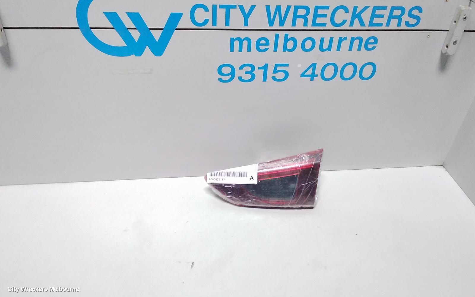 MAZDA CX3 REAR GARNISH, TAILGATE LAMP (RH SIDE), NON LED TYPE, DK, 03/2015 ONWARDS