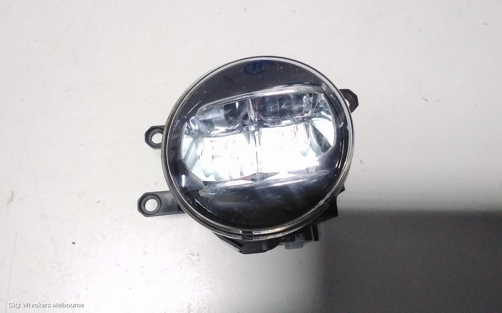 TOYOTA HILUX RIGHT INDICATOR/FOG/SIDE, BUMPER FOGLAMP, LED TYPE, 10/2017 ONWARDS