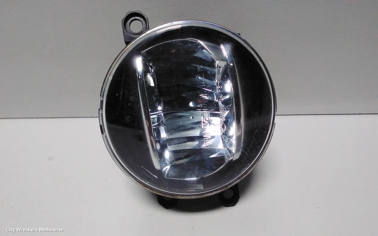 TOYOTA HILUX RIGHT INDICATOR/FOG/SIDE, BUMPER FOGLAMP, LED TYPE, 10/2017 ONWARDS