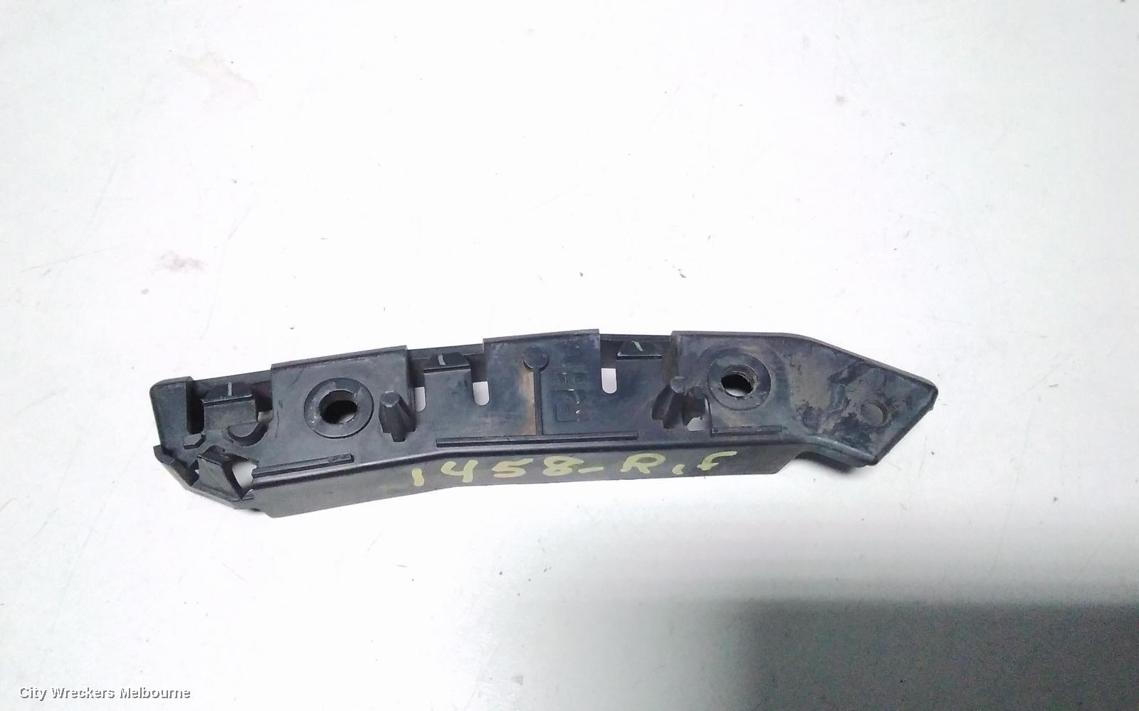 FORD FOCUS, LW 05/2011 - 08/2015, RHF BAR SLIDER: 72206