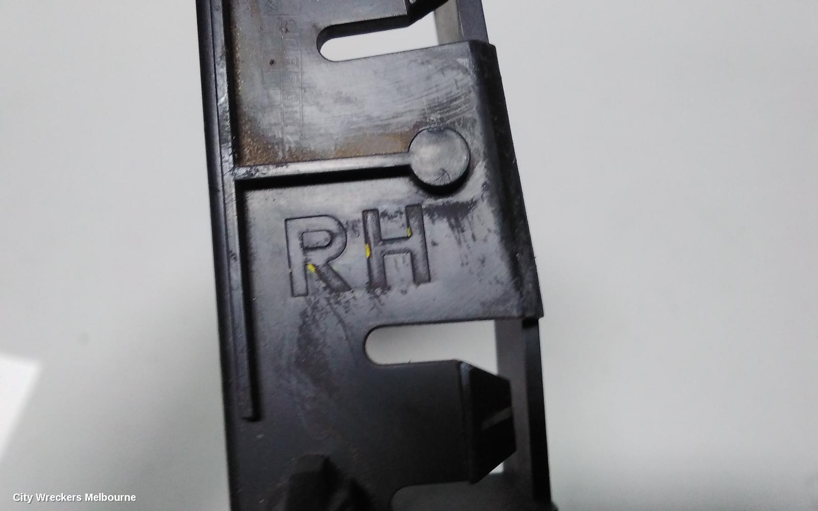 FORD FOCUS, LW 05/2011 - 08/2015, RHF BAR SLIDER: 72206