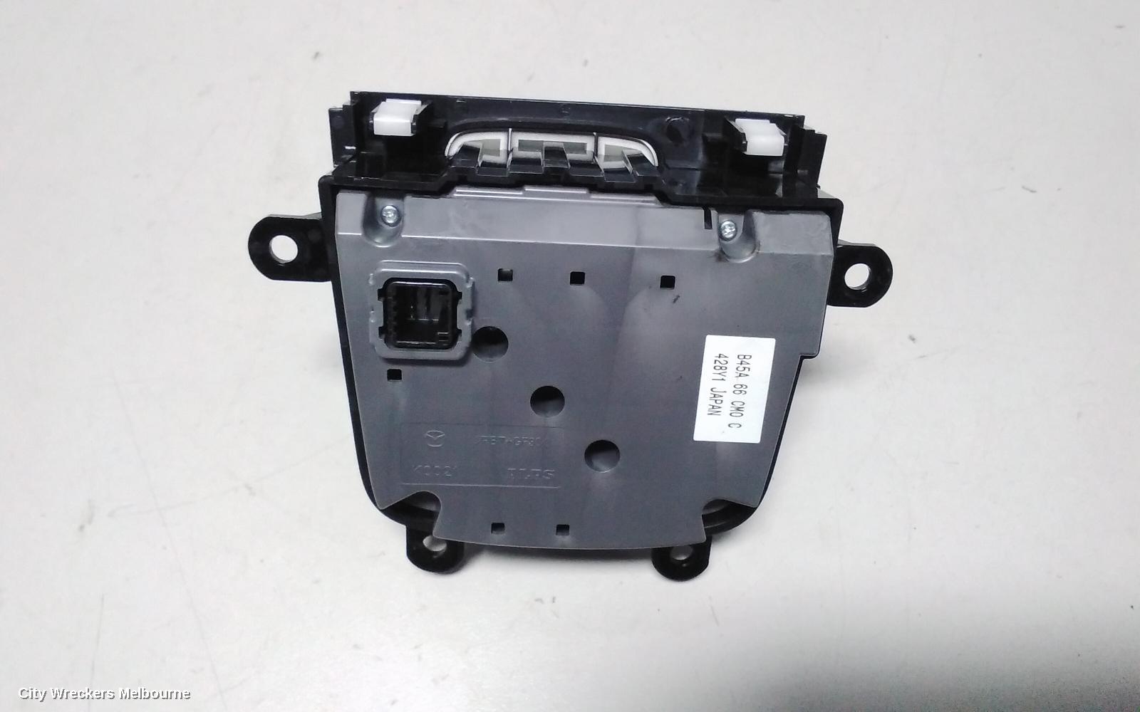 MAZDA 3, BM 06/2013 - 05/2016, RADIO CONTROL SWITCH: 72940