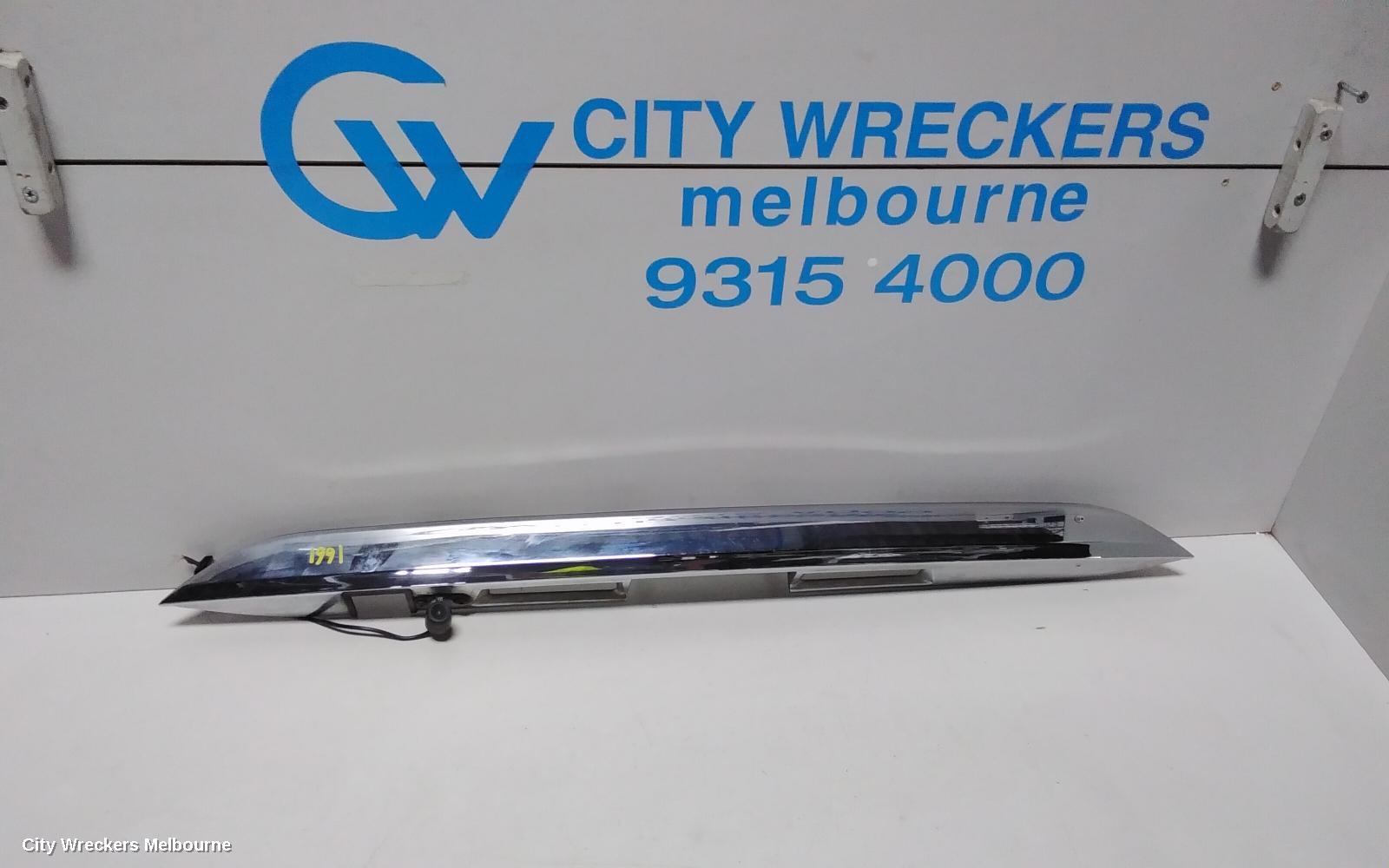 TOYOTA ESTIMA REAR GARNISH, TAILGATE GARNISH (CENTRE), XR50, CHROME, 05-19 (IMPORT)