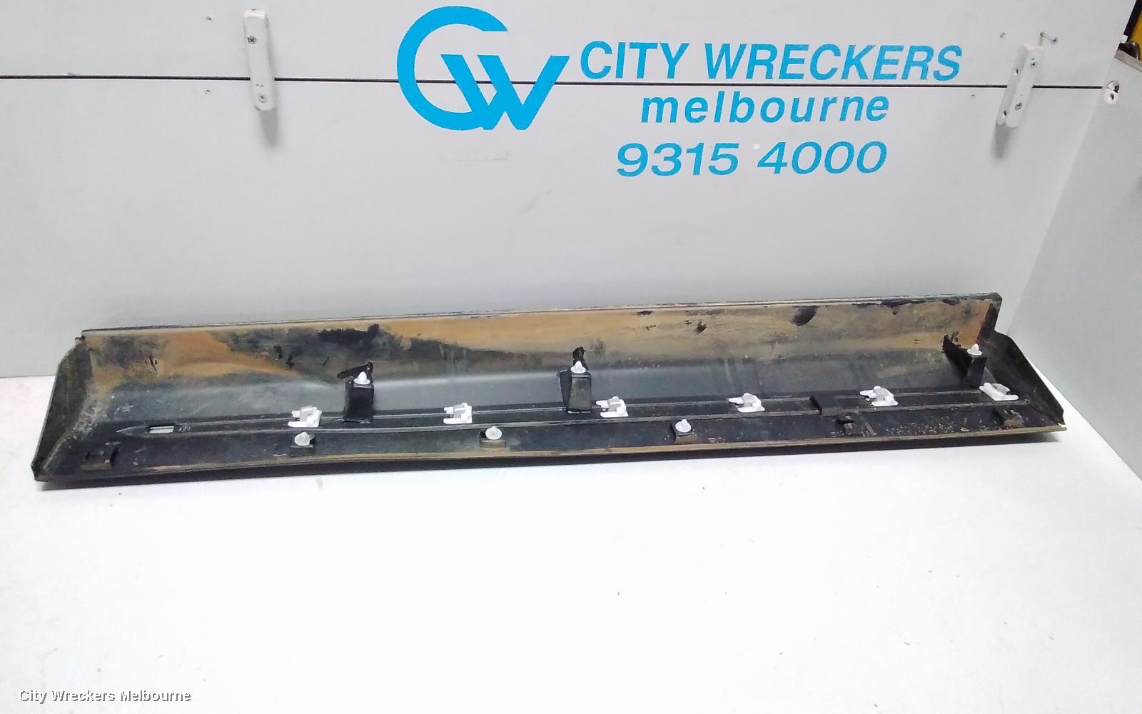 MITSUBISHI ECLIPSE CROSS DOOR MOULD, LHF LOWER DOOR MOULD   SMALL SCRATCH ON THE SILVER PART CHECK PHOTOS: 73007, GEN 1, 11/2017 ONWARDS