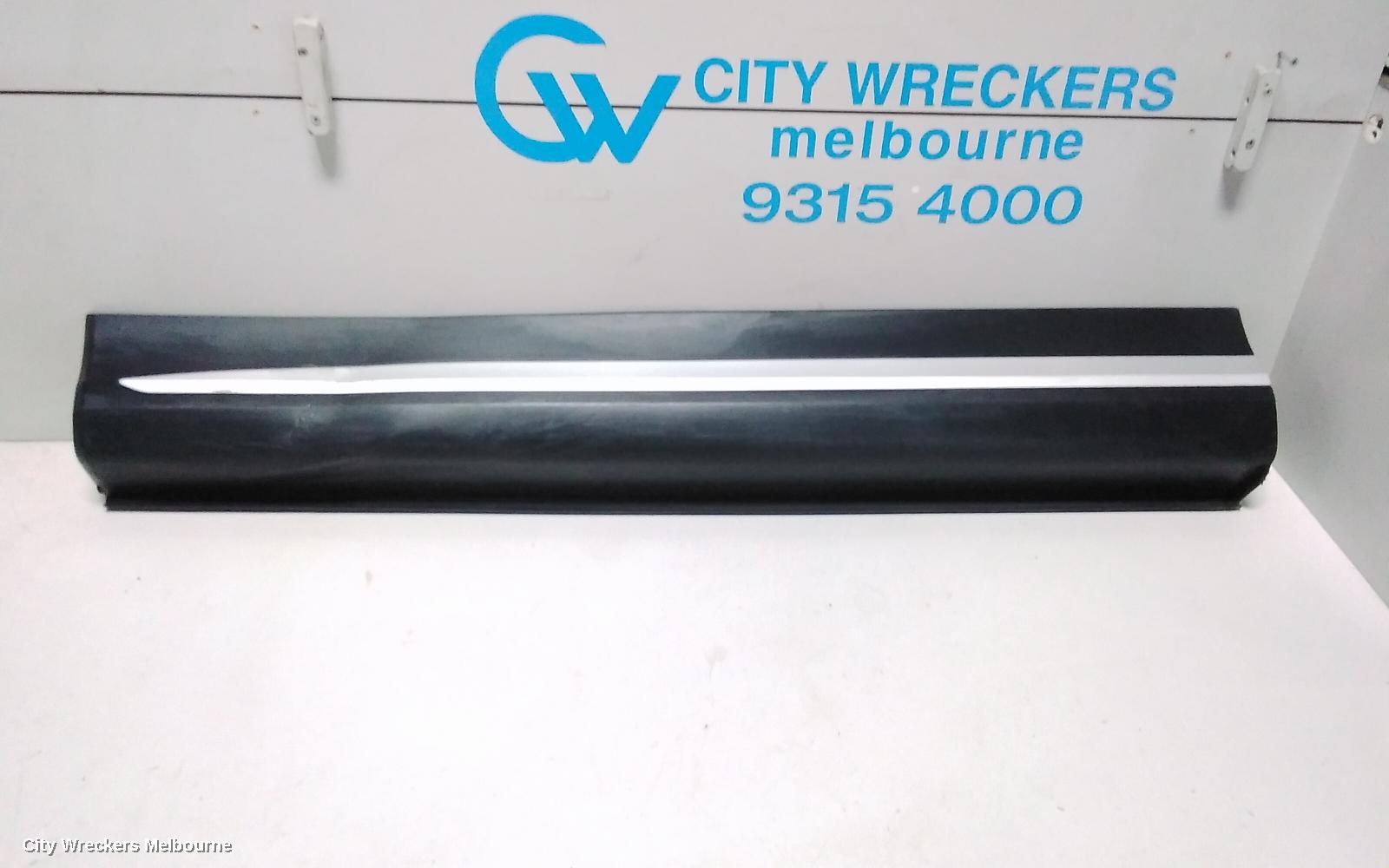 MITSUBISHI ECLIPSE CROSS DOOR MOULD, LHF LOWER DOOR MOULD   SMALL SCRATCH ON THE SILVER PART CHECK PHOTOS: 73007, GEN 1, 11/2017 ONWARDS