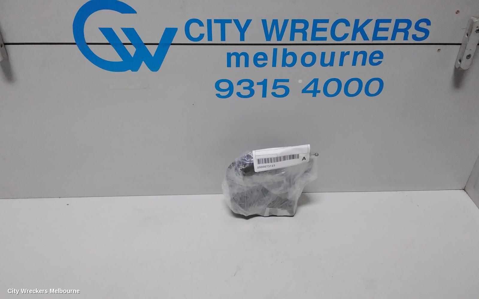 TOYOTA KLUGER DOOR/BOOT/GATE LOCK, RIGHT REAR DOOR LOCK, GSU40-GSU45, 07/2010 - 02/2014