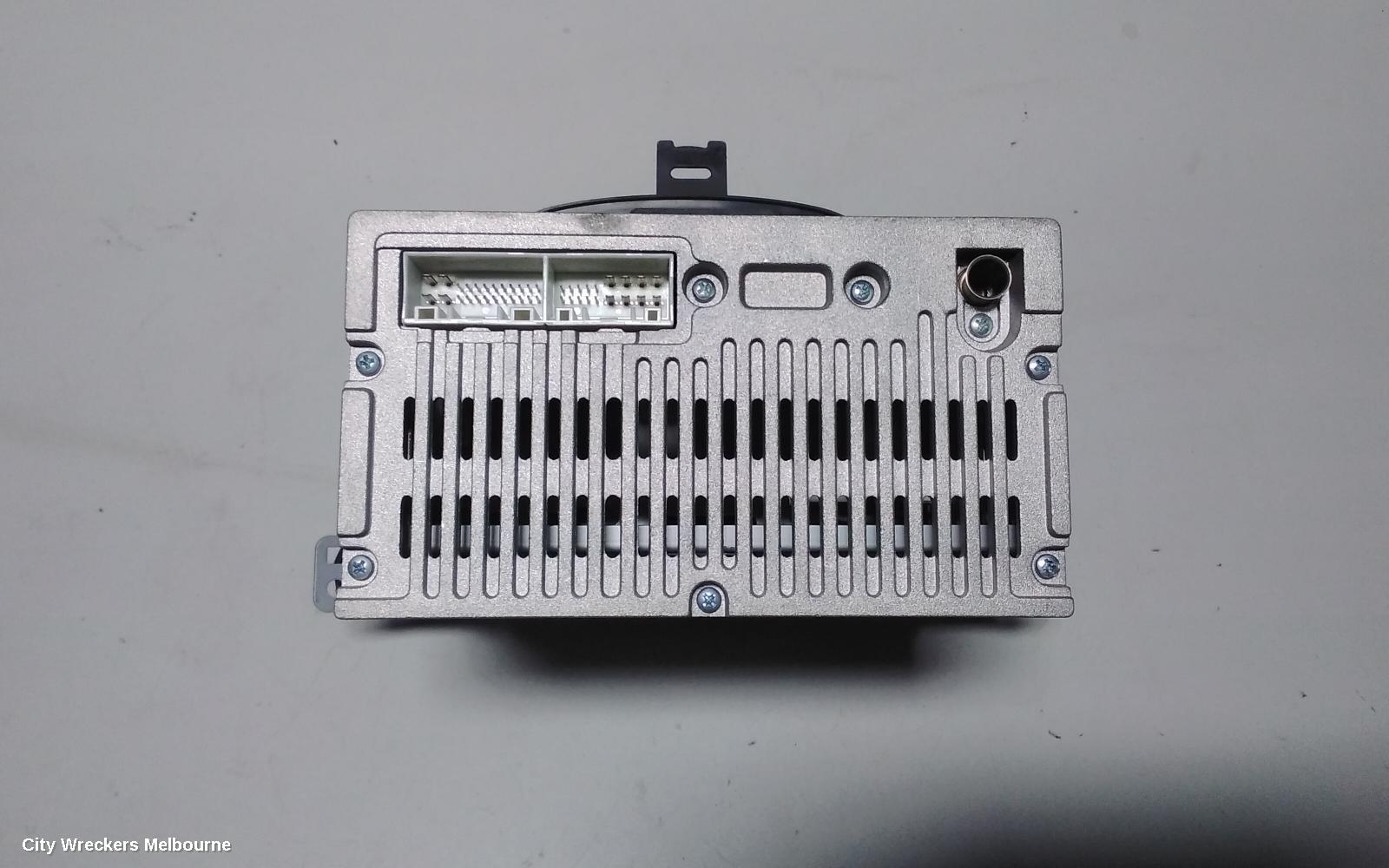 HYUNDAI ELANTRA RADIO/CD/DVD/SAT/TV, LARGE COLOUR DISPLAY SCREEN, DUAL KNOB TYPE, MD, 10/2013 - 11/2015