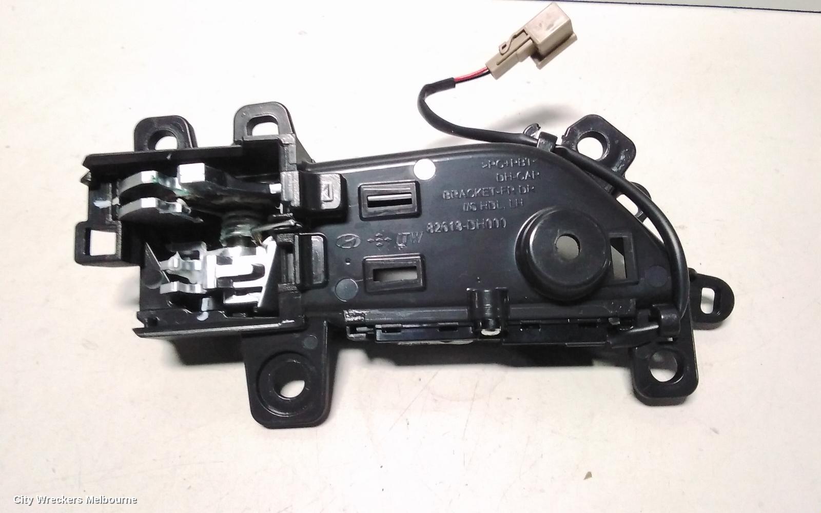 HYUNDAI GENESIS DOOR HANDLE, INNER, LH FRONT, DH, 11/2014 - 01/2018