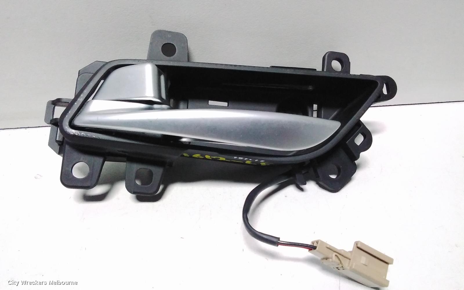 HYUNDAI GENESIS DOOR HANDLE, INNER, LH FRONT, DH, 11/2014 - 01/2018