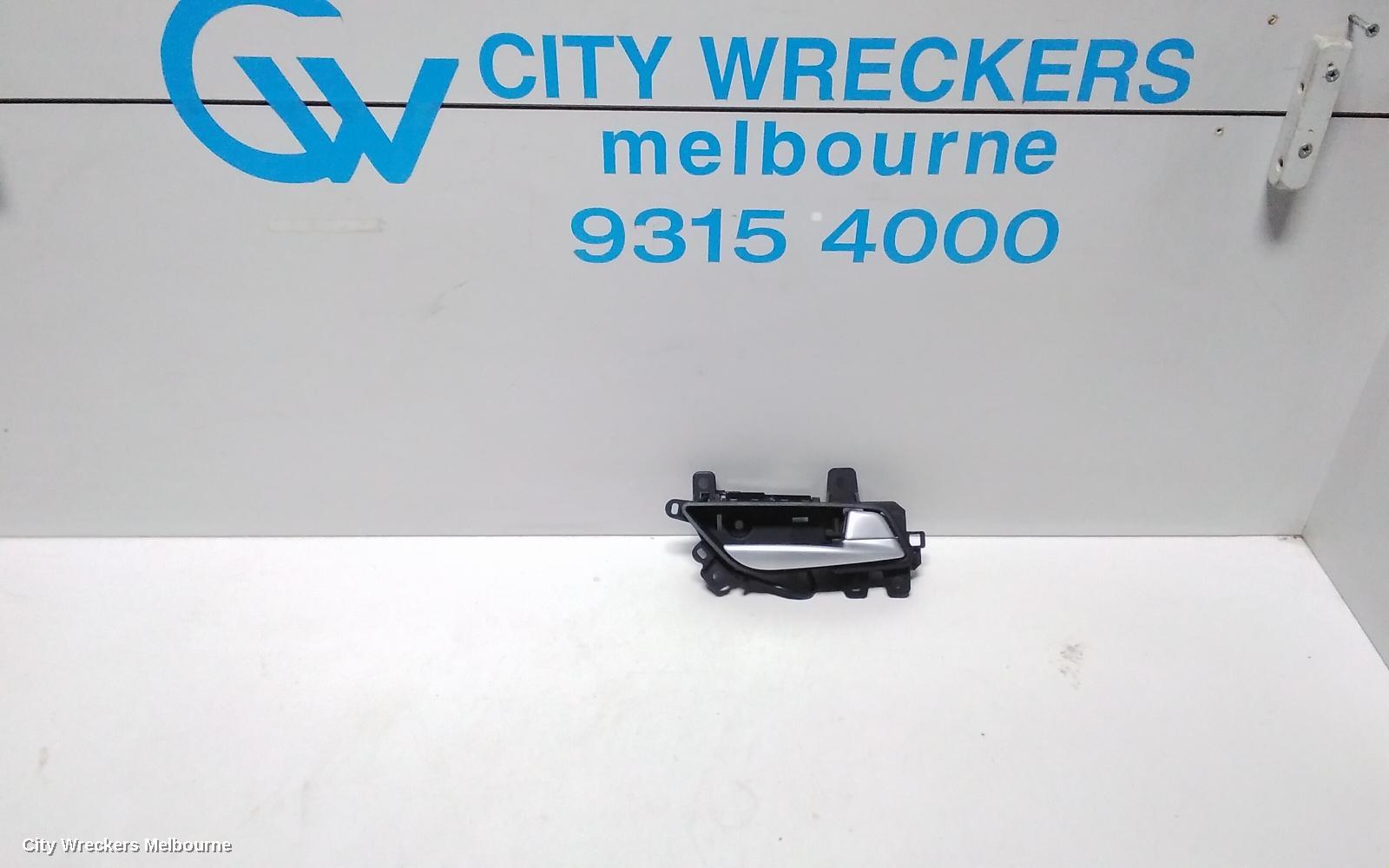 HYUNDAI GENESIS DOOR HANDLE, INNER, RH FRONT, DH, 11/2014 - 01/2018