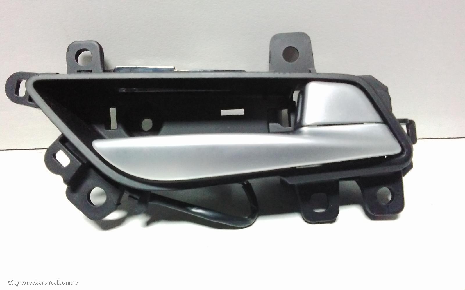 HYUNDAI GENESIS DOOR HANDLE, INNER, RH FRONT, DH, 11/2014 - 01/2018