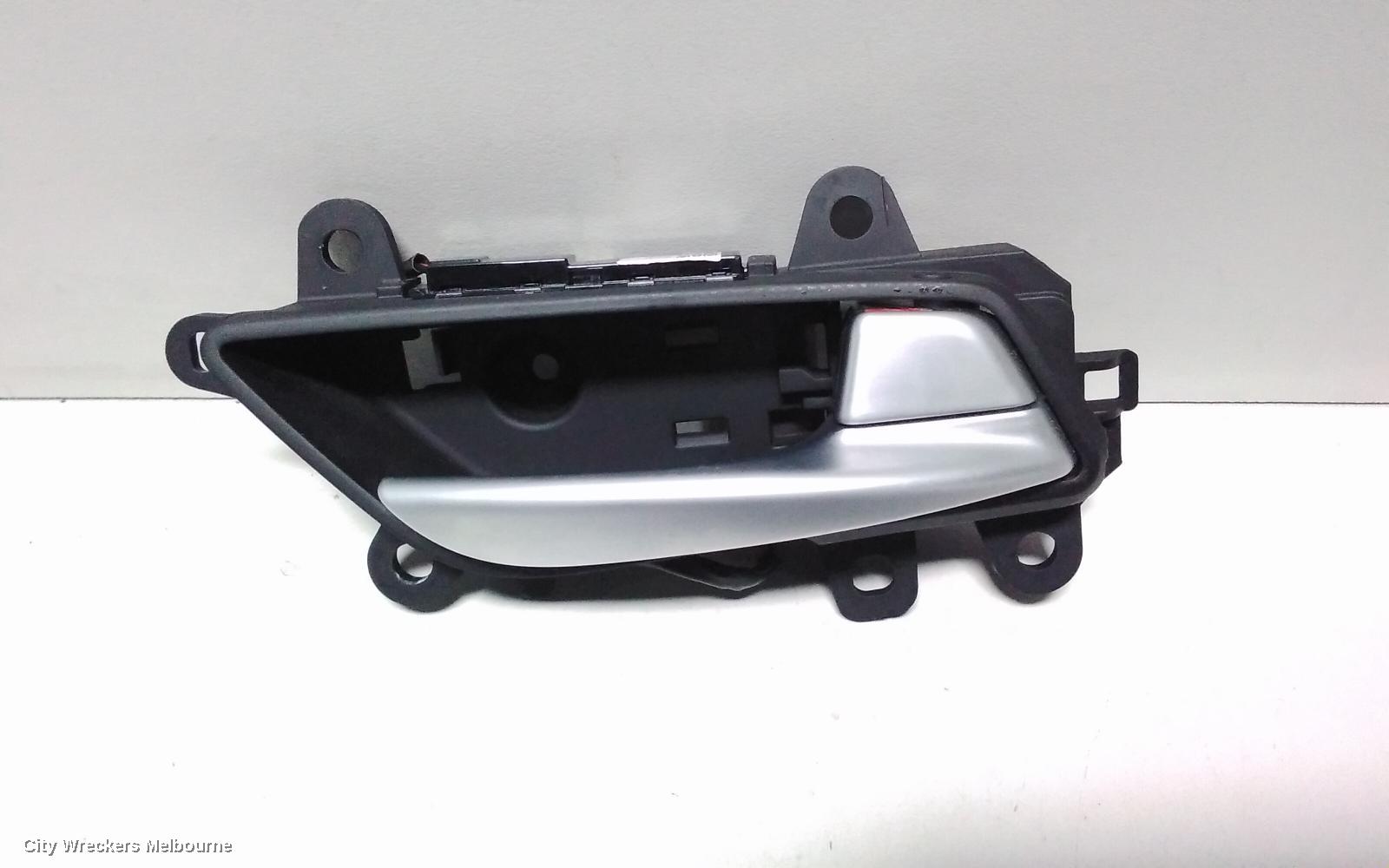 HYUNDAI GENESIS DOOR HANDLE, INNER, RH REAR, DH, 11/2014 - 01/2018