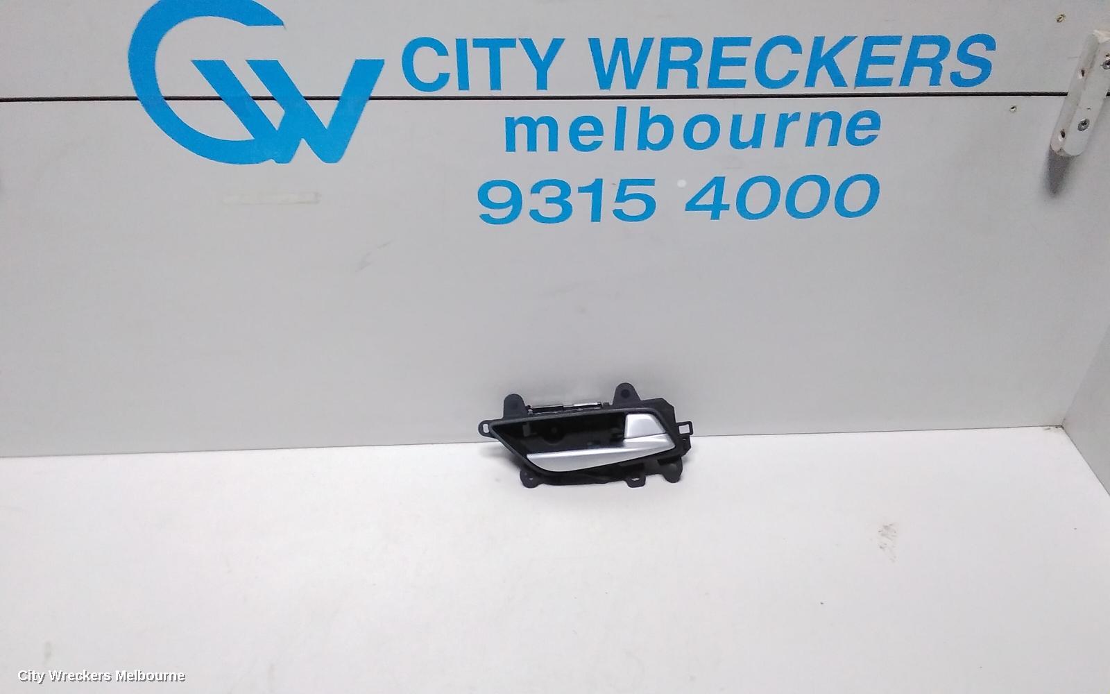 HYUNDAI GENESIS DOOR HANDLE, INNER, RH REAR, DH, 11/2014 - 01/2018