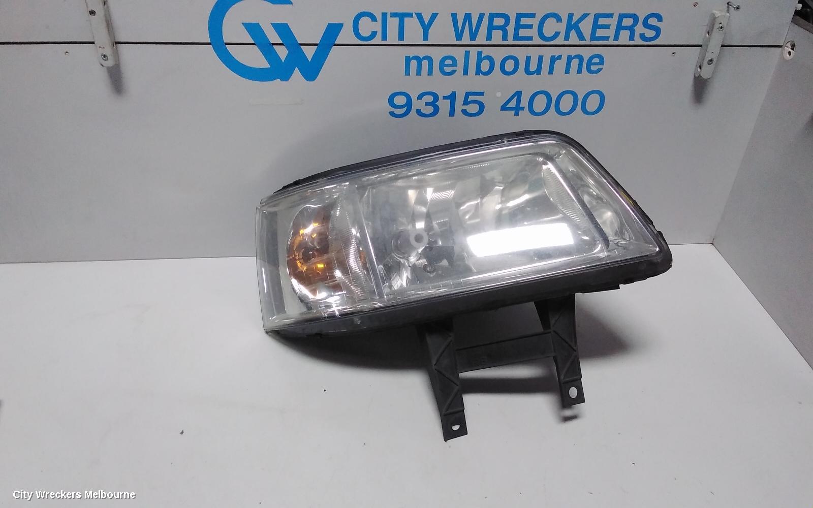 VOLKSWAGEN TRANSPORTER RIGHT HEADLAMP, T5, TRANSPORTER/KOMBI, 08/2004 - 10/2010