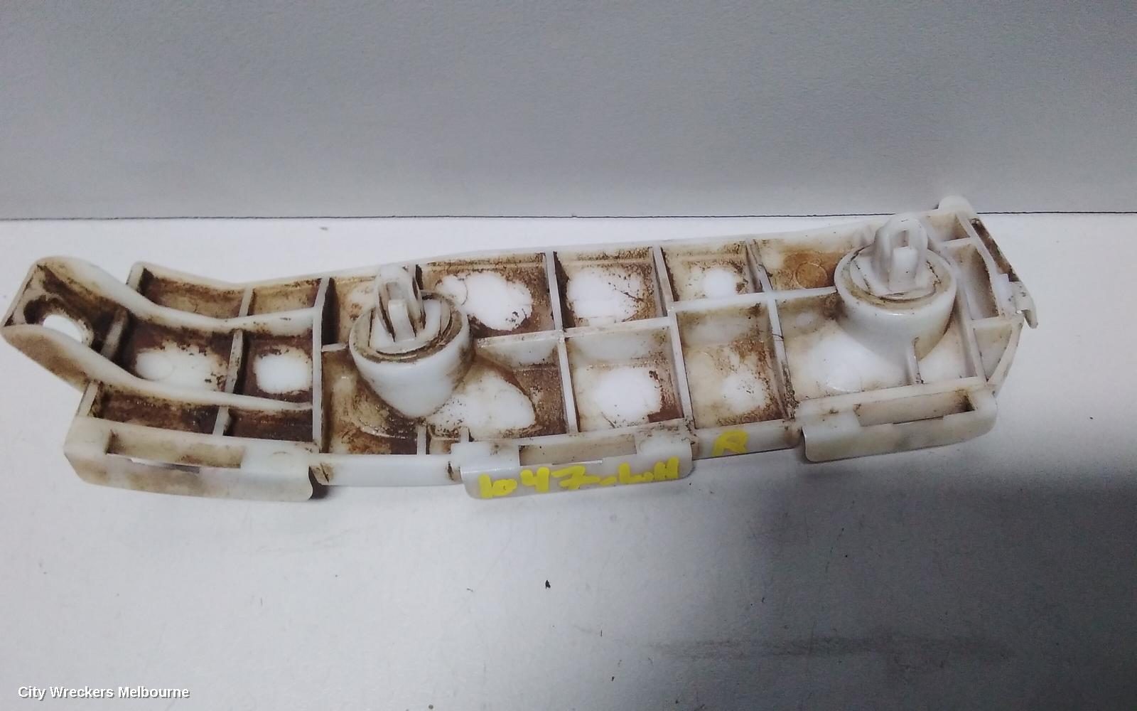 TOYOTA HIACE, TRH/KDH 03/2005 - 04/2019, BAR BRAKET LHR: 73552