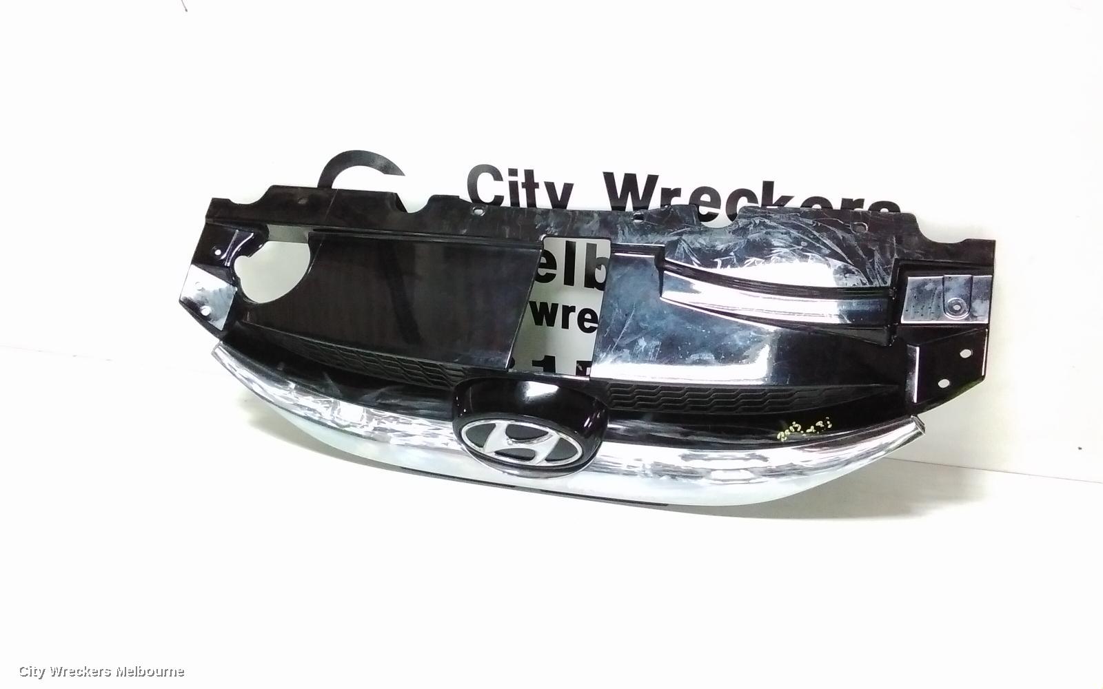 HYUNDAI IX35 GRILLE, RADIATOR GRILLE, LM SERIES, SE/TROPHY, 10/2013 - 01/2016