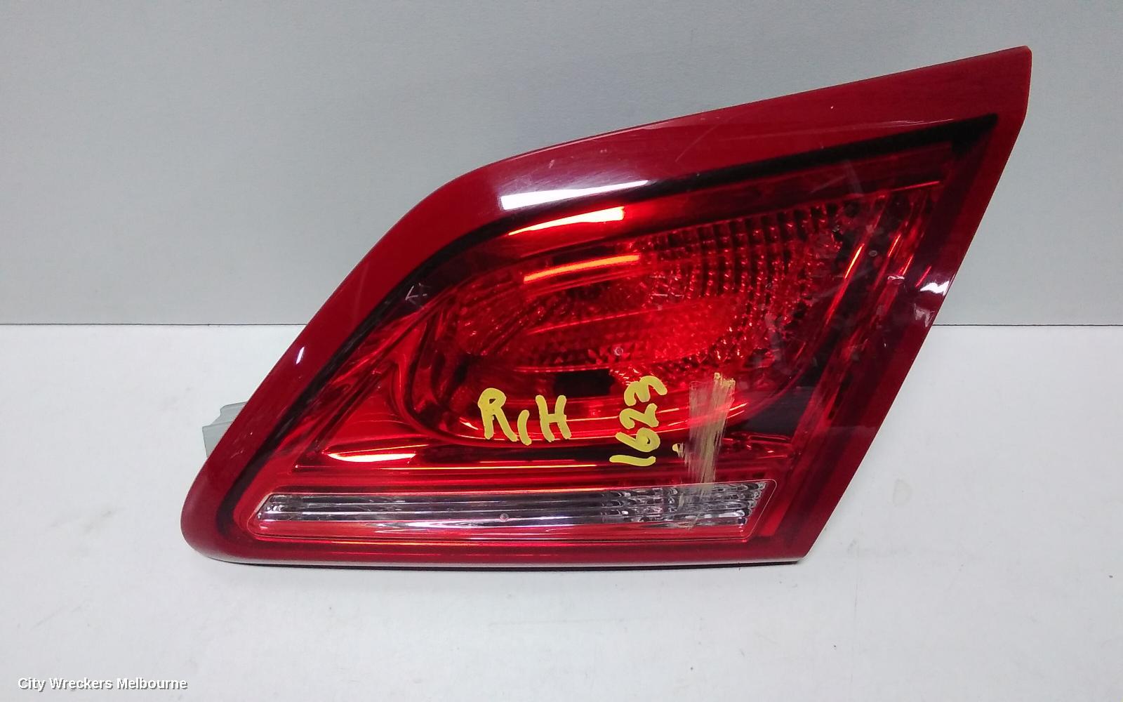 HOLDEN COMMODORE REAR GARNISH, BOOTLID LAMP (RH SIDE), VF, SEDAN, CLEAR TYPE, EVOKE/SV6/SS/INTERNATIONAL, 05/2013 - 12/2017