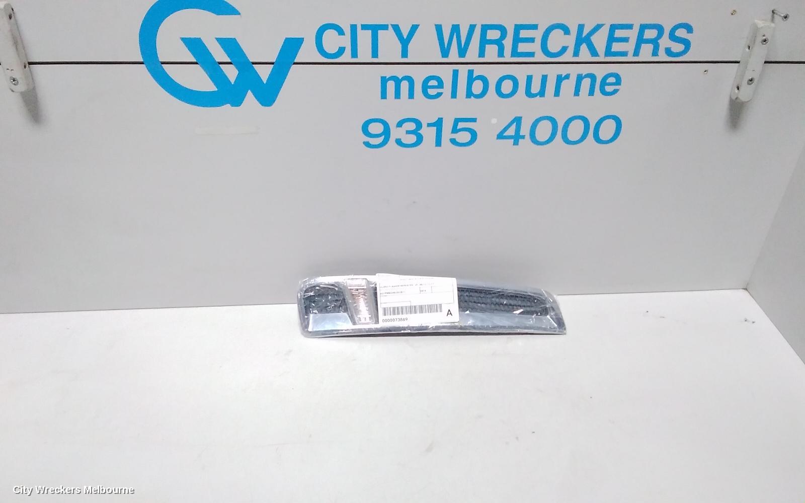 HOLDEN COMMODORE RIGHT INDICATOR/FOG/SIDE, GUARD FLASHER (REPEATER), VF, 05/2013 - 12/2017