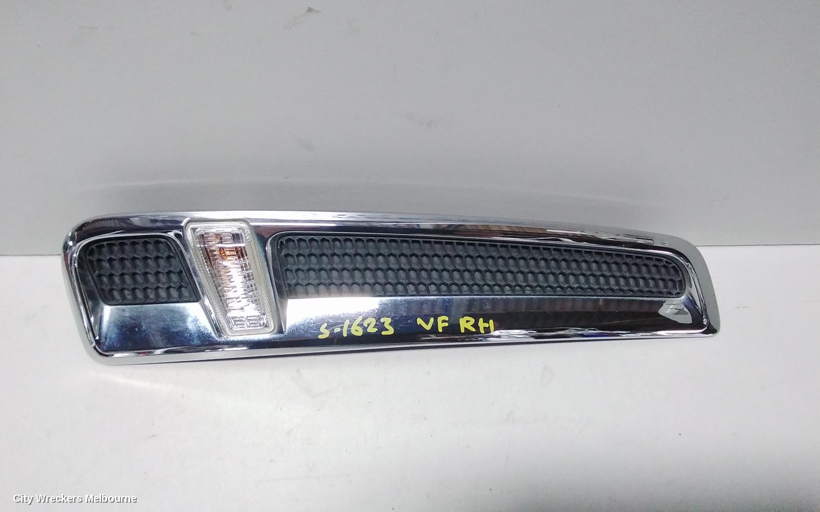 HOLDEN COMMODORE RIGHT INDICATOR/FOG/SIDE, GUARD FLASHER (REPEATER), VF, 05/2013 - 12/2017