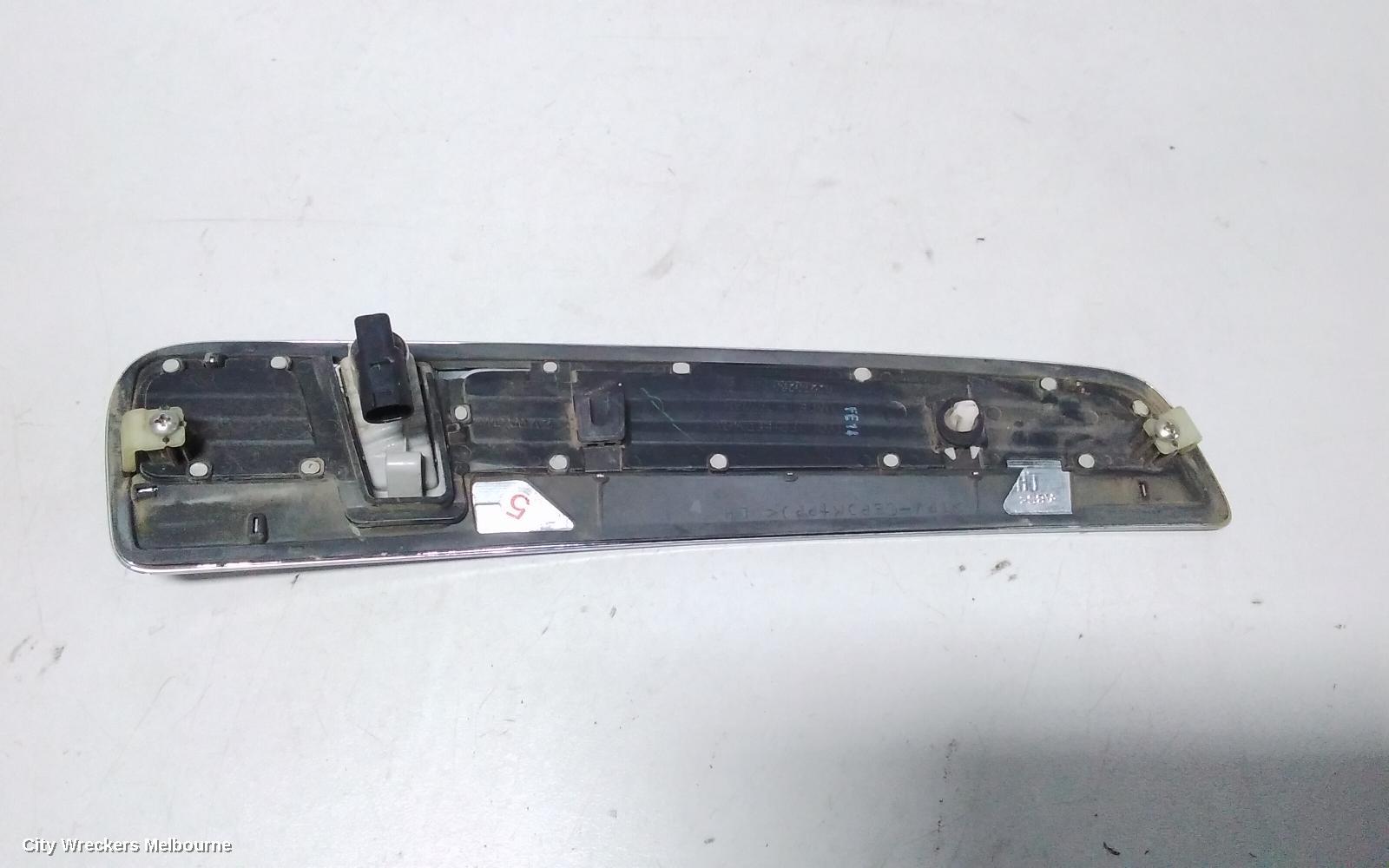 HOLDEN COMMODORE LEFT INDICATOR/FOG/SIDE, GUARD FLASHER (REPEATER), VF, 05/2013 - 12/2017