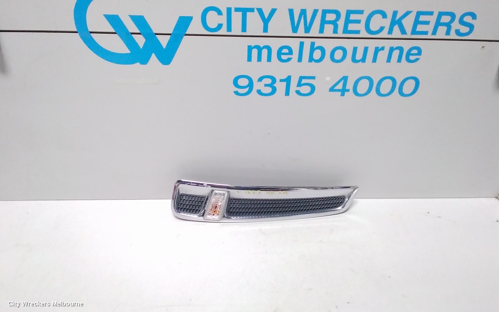 HOLDEN COMMODORE LEFT INDICATOR/FOG/SIDE, GUARD FLASHER (REPEATER), VF, 05/2013 - 12/2017