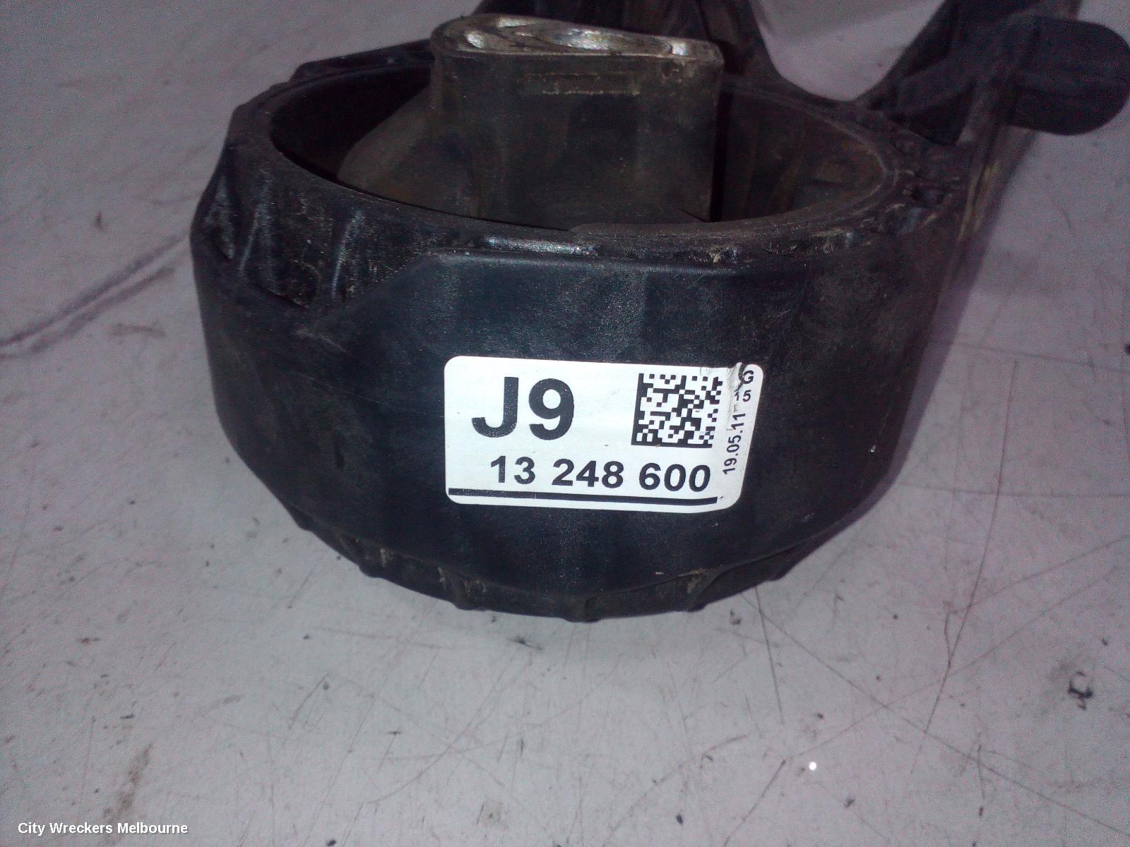 HOLDEN CRUZE MOUNT, JH 03/2011 - 01/2017