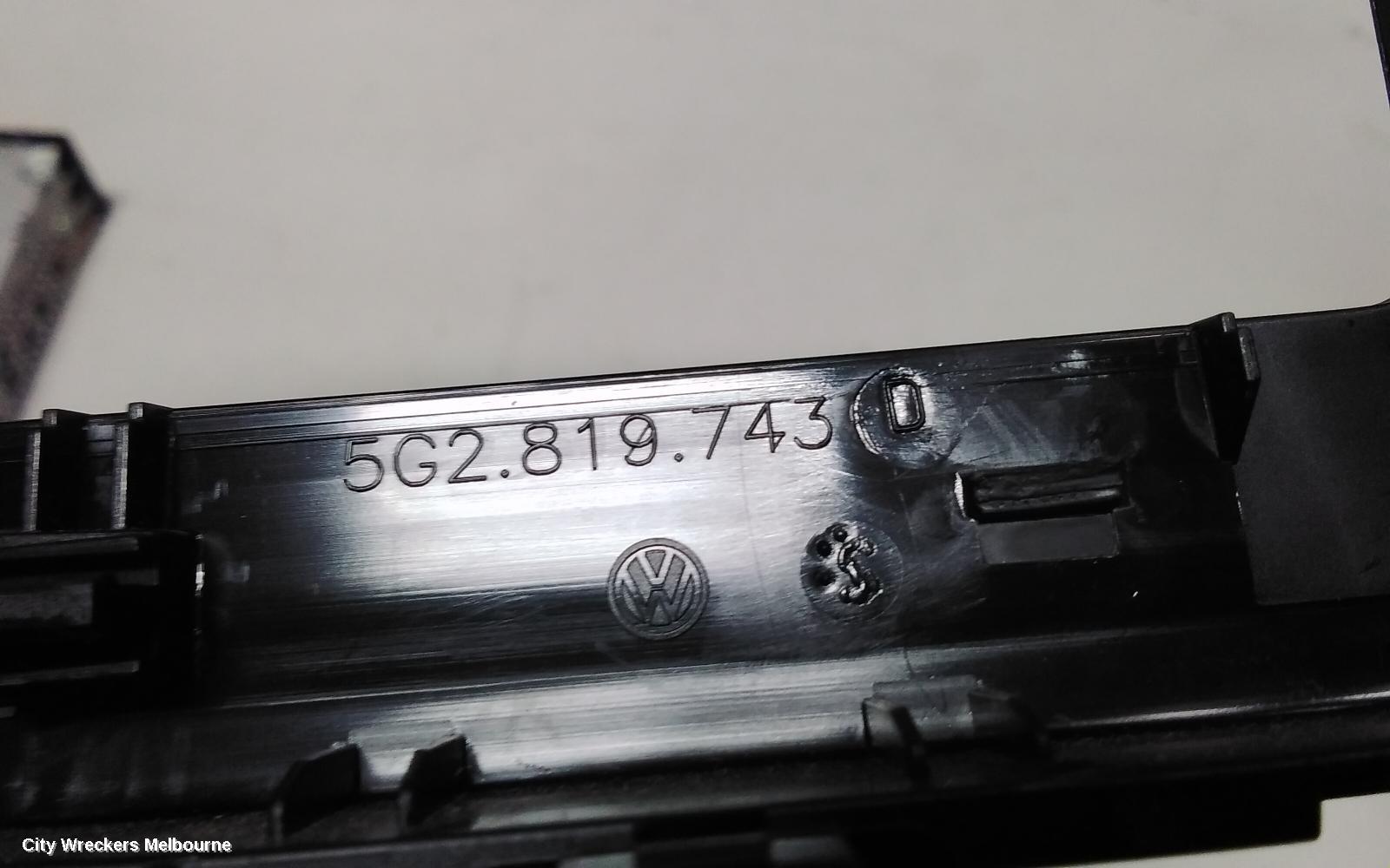 VOLKSWAGEN GOLF RADIO/CD/DVD/SAT/TV, DISPLAY SCREEN, 5.8IN, NON SAT NAV TYPE, GEN 7, 03/2013 - 03/2017
